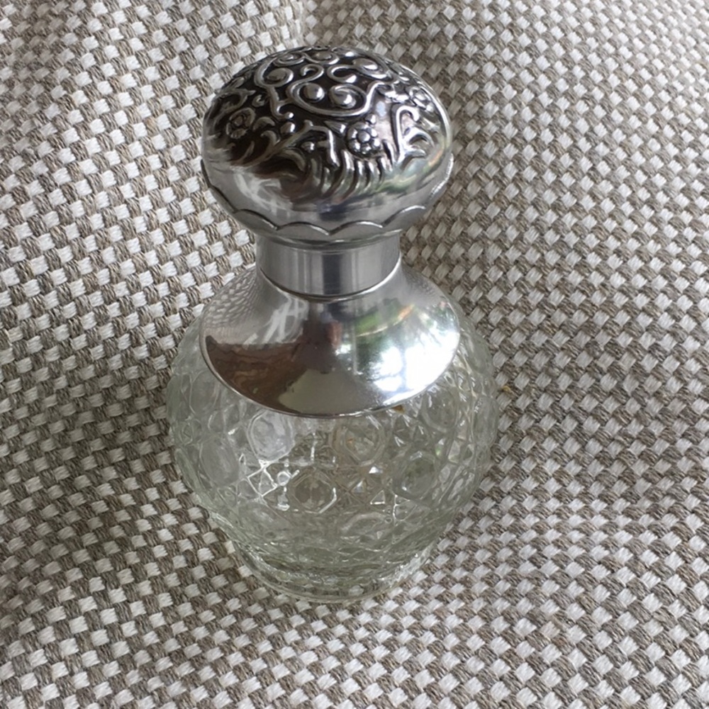AVON BOTTLE VINTAGE AND HARD TO FIND